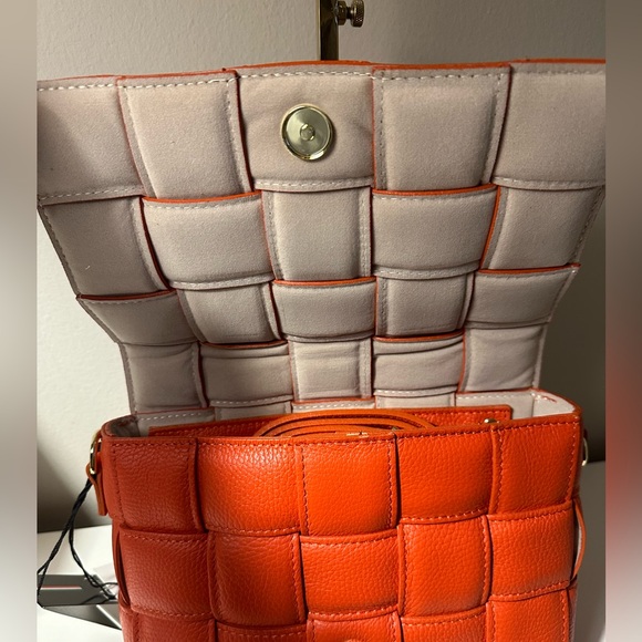 VIOLA CASTELLANI Papaya Leather Padded Woven Crossbody Made In Italy - Picture 2 of 9